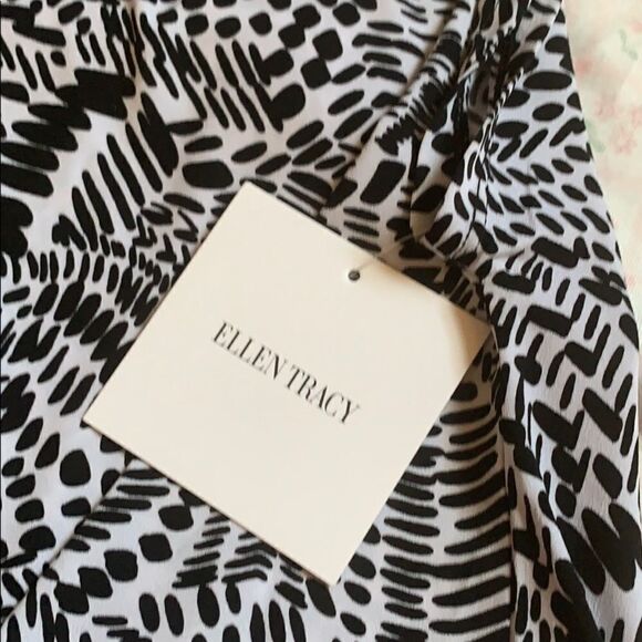 NWT Ellen Tracy B&W Tribal Print Top Size Large NEW WITH TAG - Picture 15 of 15